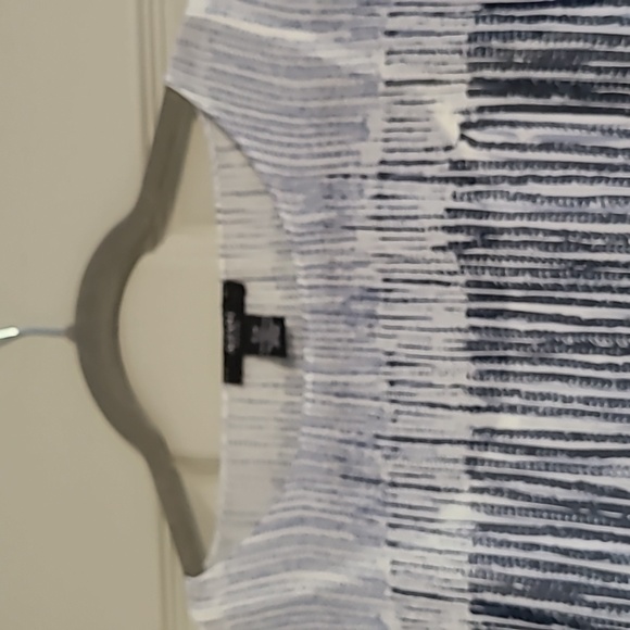 Alfani navy/white sheer ombre top w cami. Sheer winged sleeve,ruched waist P/M. - Picture 2 of 9